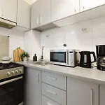 Cozy 2-bedroom Retreat In The Heart Of History *