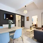 Cozy 2-bedroom Retreat In The Heart Of History