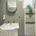 Cozy 2-bedroom Retreat In The Heart Of History