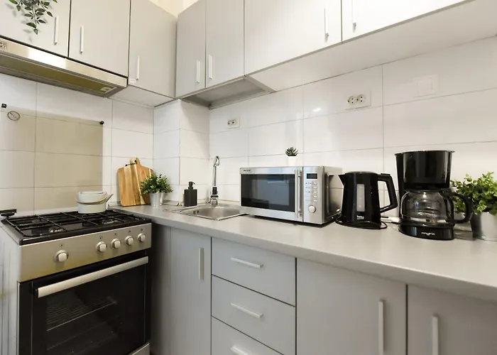 Cozy 2-bedroom Retreat In The Heart Of History *