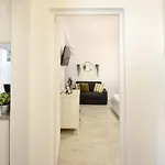 Cozy 2-bedroom Retreat In The Heart Of History 公寓 布加勒斯特