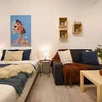 Cozy 2-bedroom Retreat In The Heart Of History *