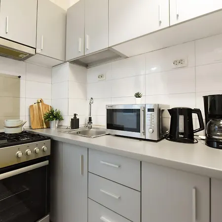 Cozy 2-bedroom Retreat In The Heart Of History *