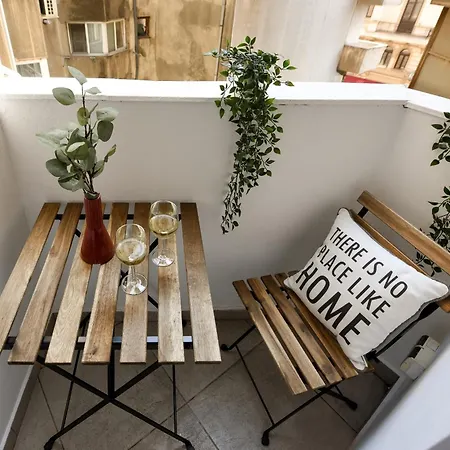 Cozy 2-bedroom Retreat In The Heart Of History Bucharest