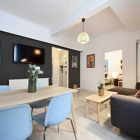 Cozy 2-bedroom Retreat In The Heart Of History