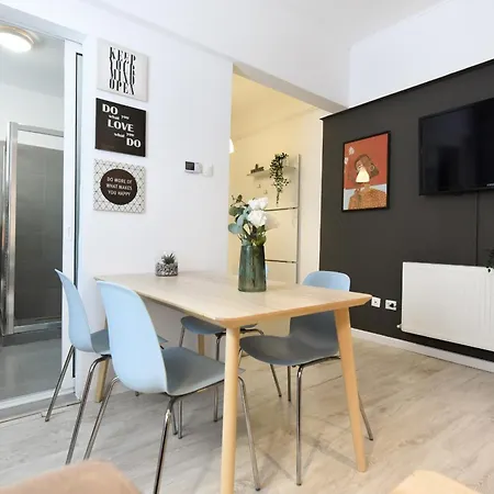 Cozy 2-bedroom Retreat In The Heart Of History * ブカレスト
