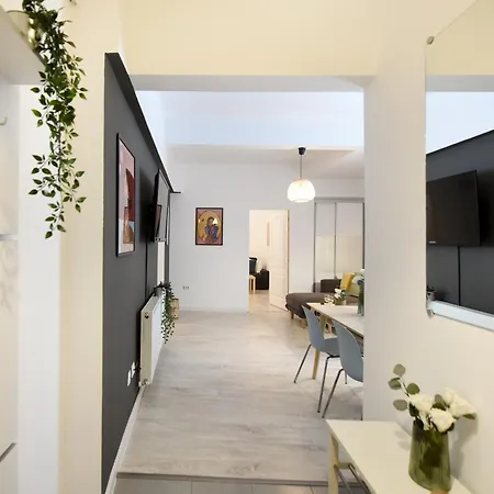 Cozy 2-bedroom Retreat In The Heart Of History * ブカレスト