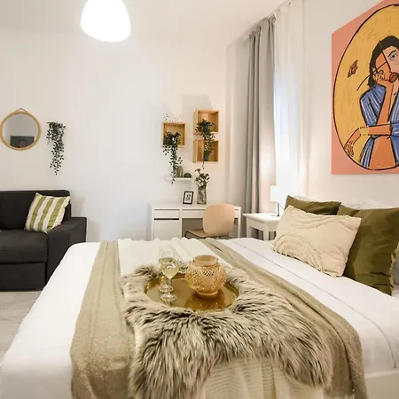 Cozy 2-bedroom Retreat In The Heart Of History * ブカレスト