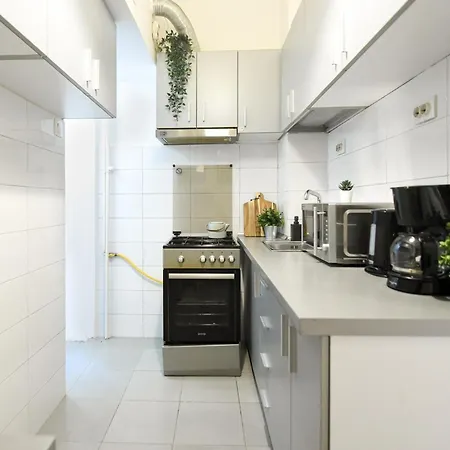Cozy 2-bedroom Retreat In The Heart Of History * ブカレスト