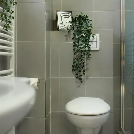 Cozy 2-bedroom Retreat In The Heart Of History Bucharest