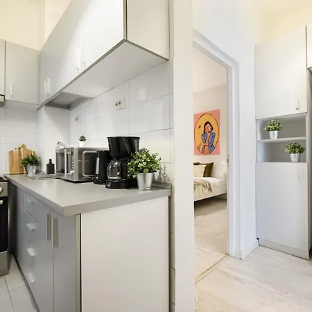 Cozy 2-bedroom Retreat In The Heart Of History * Bucharest