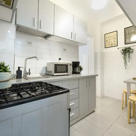 Cozy 2-bedroom Retreat In The Heart Of History * Bucharest