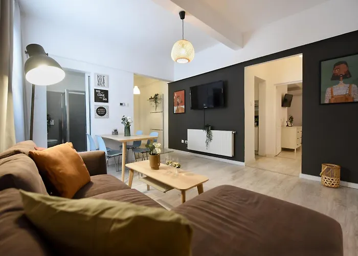 Cozy 2-bedroom Retreat In The Heart Of History بوخارست