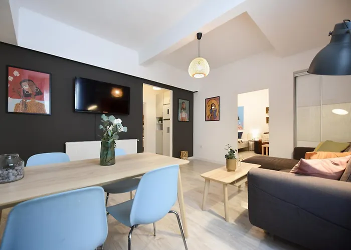 Cozy 2-bedroom Retreat In The Heart Of History