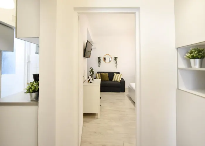 Cozy 2-bedroom Retreat In The Heart Of History Appartement Boekarest