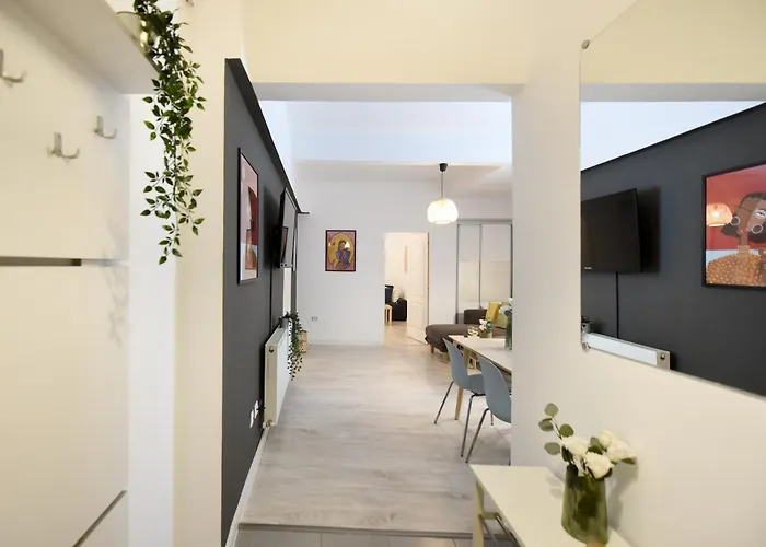 Cozy 2-bedroom Retreat In The Heart Of History * Bucareste