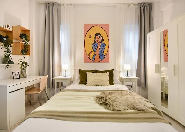 Cozy 2-bedroom Retreat In The Heart Of History Appartement Boekarest