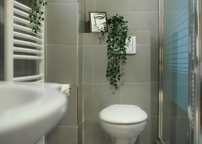 Cozy 2-bedroom Retreat In The Heart Of History بوخارست