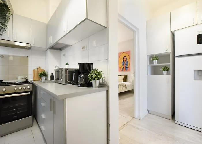 Cozy 2-bedroom Retreat In The Heart Of History * بوخارست