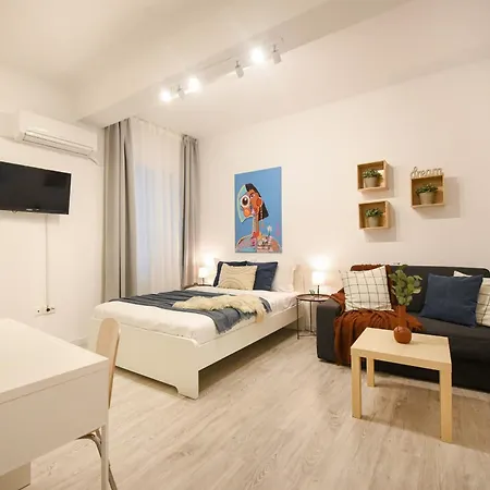 Cozy 2-bedroom Retreat In The Heart Of History Appartement