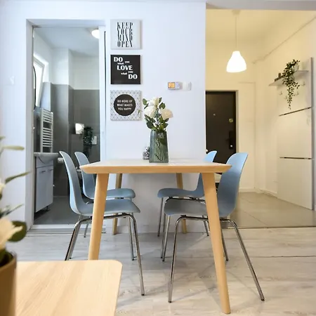 Cozy 2-bedroom Retreat In The Heart Of History Appartement