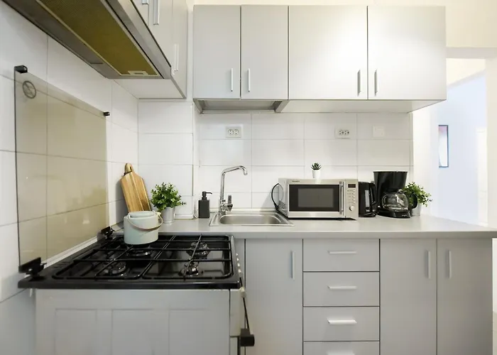 Cozy 2-bedroom Retreat In The Heart Of History Apartament *