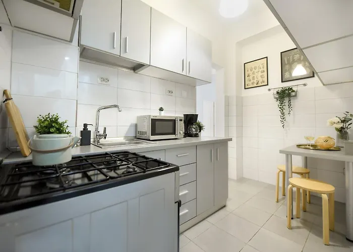 Cozy 2-bedroom Retreat In The Heart Of History * Bukareszt