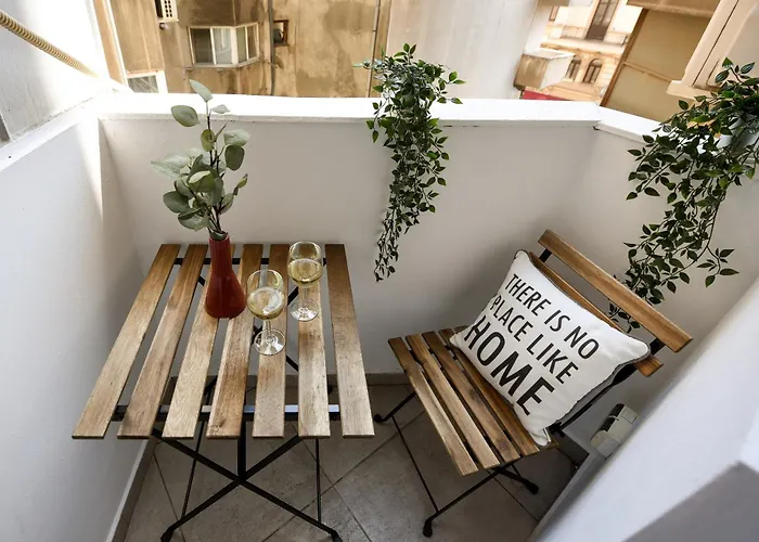Cozy 2-bedroom Retreat In The Heart Of History Bucarest